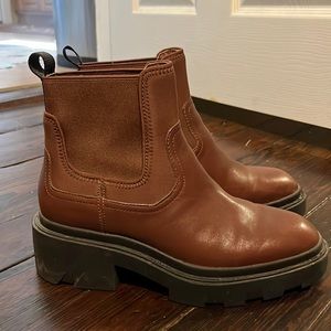 Ash: brown boots